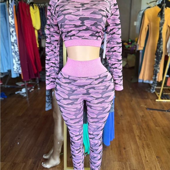 Pants Jumpsuits Pink Camouflage Crop Top And Leggings Set Poshmark pants-jumpsuits-pink-camouflage-crop-top-and-leggings-set-poshmark